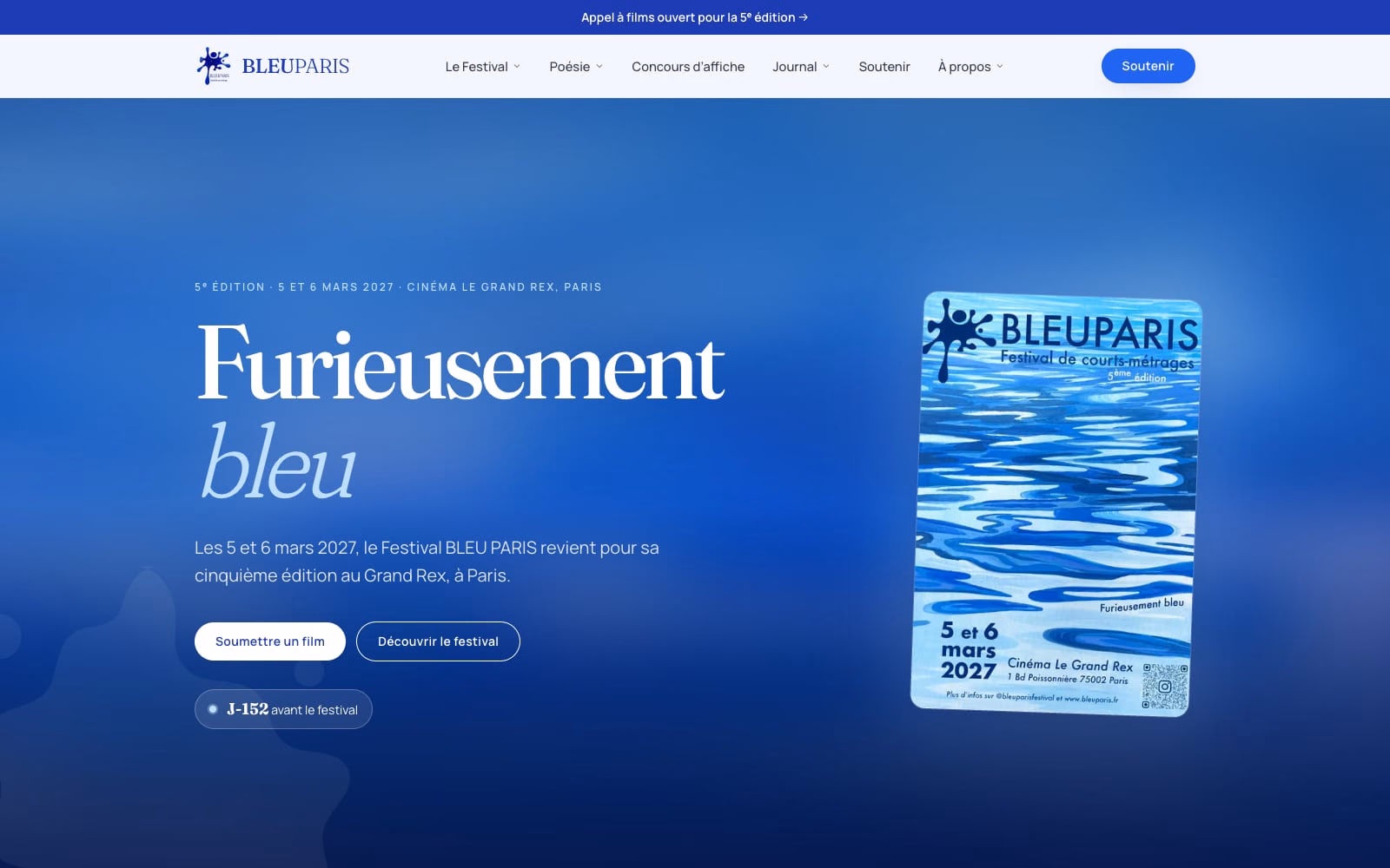 Page d’accueil de bleuparis.fr : le titre « Furieusement bleu » sur un visuel bleu profond.